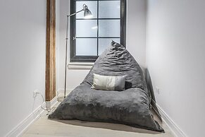 Spacious & Private 3 BDR Luxury Condo in Downtown