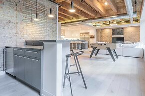 Spacious & Private 3 BDR Luxury Condo in Downtown