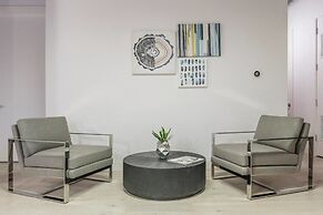 Spacious & Private 3 BDR Luxury Condo in Downtown
