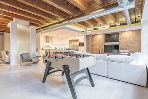 Spacious & Private 3 BDR Luxury Condo in Downtown