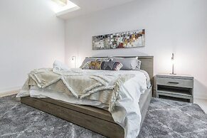 Spacious & Private 3 BDR Luxury Condo in Downtown