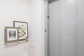 Spacious & Private 3 BDR Luxury Condo in Downtown