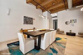 Spacious & Private 3 BDR Luxury Condo in Downtown