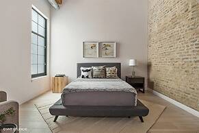 Spacious & Private 3 BDR Luxury Condo in Downtown