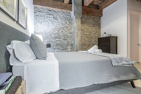 Spacious & Private 3 BDR Luxury Condo in Downtown