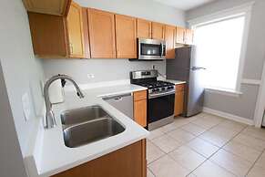 Classic Lincoln Park Charmer - 3bdr Steps to Train