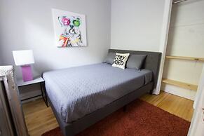 Classic Lincoln Park Charmer - 3bdr Steps to Train