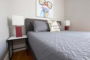 Classic Lincoln Park Charmer - 3bdr Steps to Train