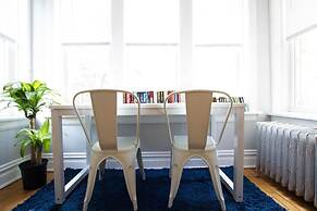 Classic Lincoln Park Charmer - 3bdr Steps to Train