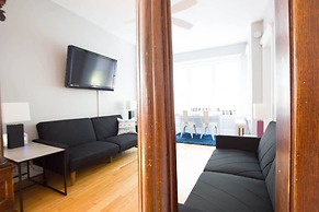 Classic Lincoln Park Charmer - 3bdr Steps to Train