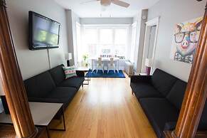 Classic Lincoln Park Charmer - 3bdr Steps to Train