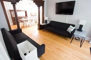 Classic Lincoln Park Charmer - 3bdr Steps to Train