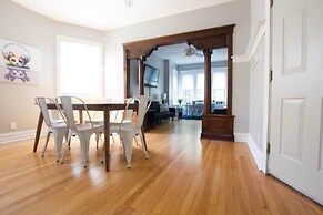 Classic Lincoln Park Charmer - 3bdr Steps to Train
