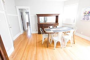 Classic Lincoln Park Charmer - 3bdr Steps to Train