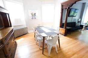 Classic Lincoln Park Charmer - 3bdr Steps to Train