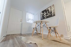 Cozy 1 BDR in Heart of Logan Square & Near Train