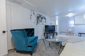 Cozy 1 BDR in Heart of Logan Square & Near Train