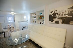 Cozy 1 BDR in Heart of Logan Square & Near Train