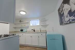 Cozy 1 BDR in Heart of Logan Square & Near Train