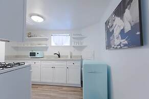 Cozy 1 BDR in Heart of Logan Square & Near Train