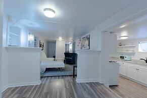 Cozy 1 BDR in Heart of Logan Square & Near Train