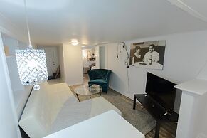 Cozy 1 BDR in Heart of Logan Square & Near Train