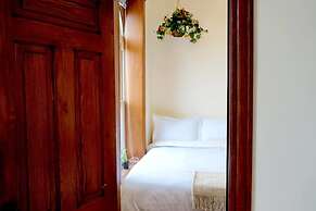 Light-filled Chicago Charmer in Wicker Park