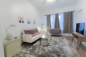 Simple in Palmer Square - Walk to Park and Train