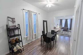 Simple in Palmer Square - Walk to Park and Train