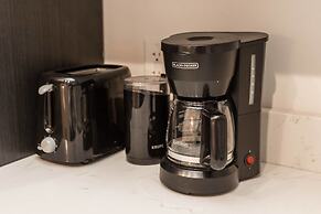 Black Walnut - Modern 1 BDR in Downtown