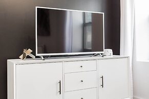 Black Walnut - Modern 1 BDR in Downtown