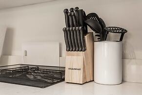 Black Walnut - Modern 1 BDR in Downtown