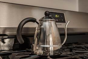 Black Walnut - Modern 1 BDR in Downtown