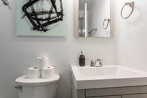 Black Walnut - Modern 1 BDR in Downtown