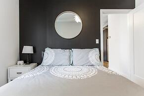 Black Walnut - Modern 1 BDR in Downtown