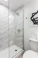 Black Walnut - Modern 1 BDR in Downtown