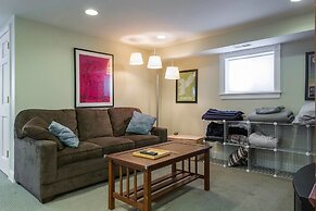 Spacious Split-level Apartment - Great for Groups