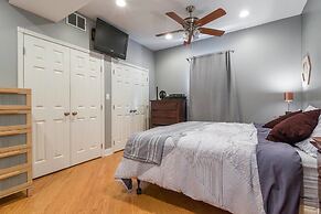 Spacious Split-level Apartment - Great for Groups