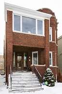 Spacious Split-level Apartment - Great for Groups