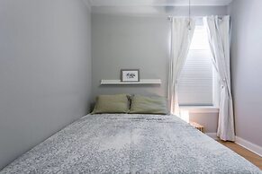 Spacious Split-level Apartment - Great for Groups