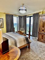 The Palms 3 Bedroom Condo by RedAwning