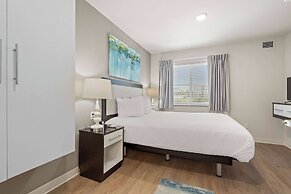 WaterWalk Extended Stay by Wyndham Kansas City - Overland Pk