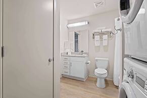 WaterWalk Extended Stay by Wyndham Kansas City - Overland Pk
