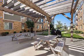 WaterWalk Extended Stay by Wyndham Kansas City - Overland Pk