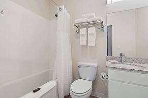 WaterWalk Extended Stay by Wyndham Kansas City - Overland Pk