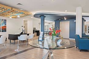 WaterWalk Extended Stay by Wyndham Kansas City - Overland Pk