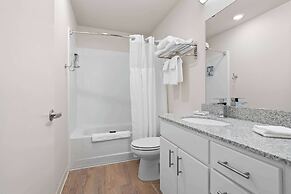 WaterWalk Extended Stay by Wyndham Kansas City - Overland Pk
