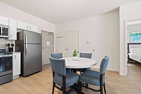 WaterWalk Extended Stay by Wyndham Kansas City - Overland Pk