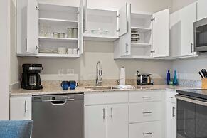 WaterWalk Extended Stay by Wyndham Kansas City - Overland Pk