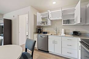 WaterWalk Extended Stay by Wyndham Kansas City - Overland Pk